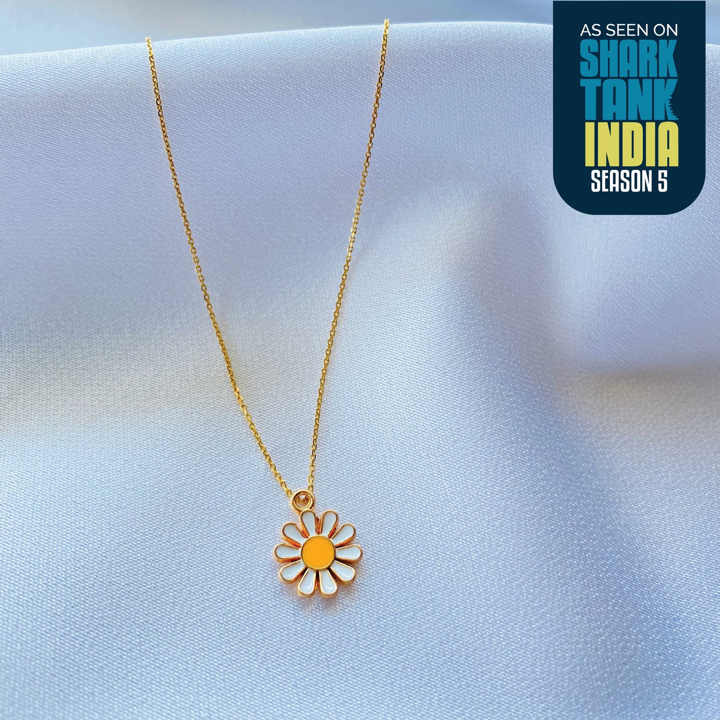 Daisy Flower Silver Pendant With Chain